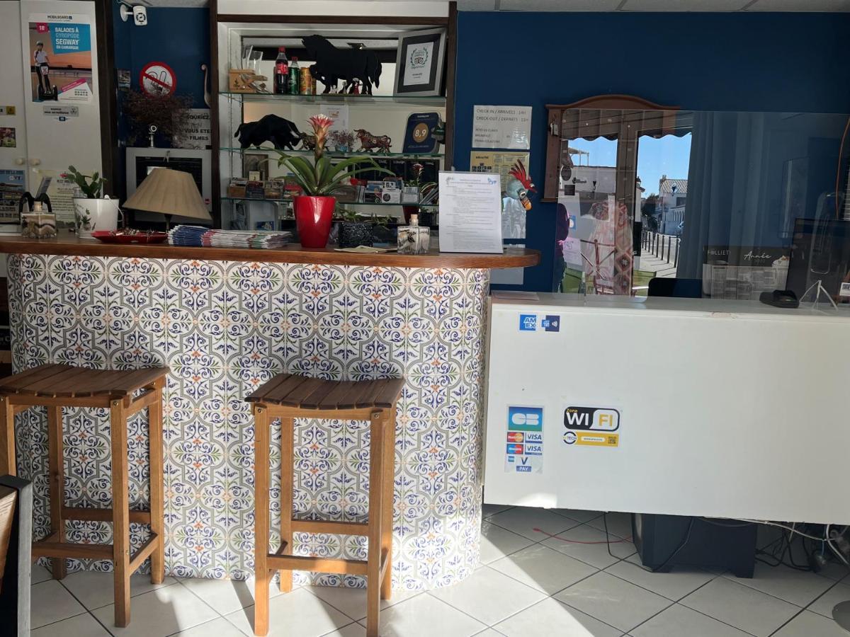 Hotel Les Arcades Saintes-Maries-de-la-Mer Buitenkant foto