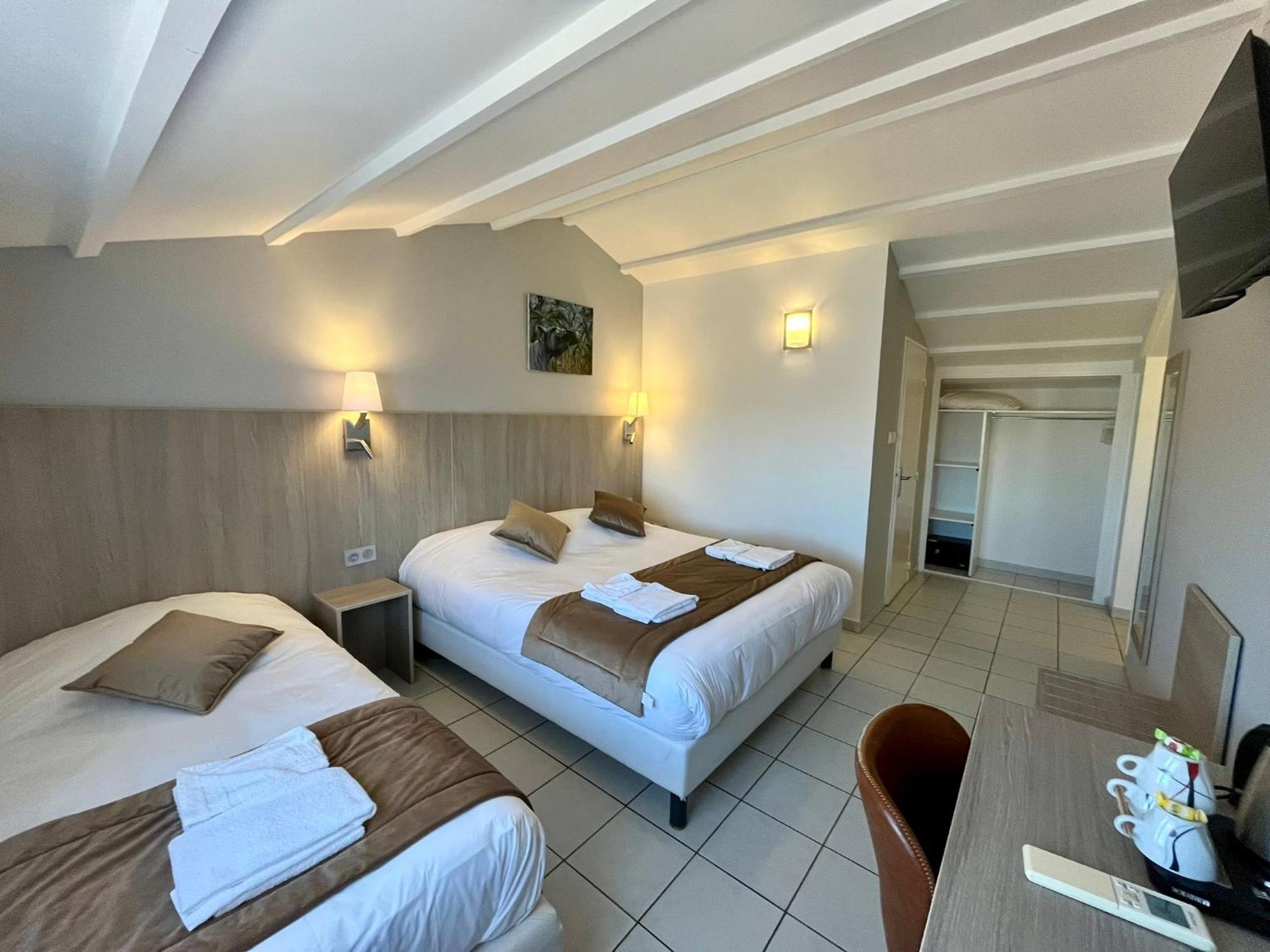 Hotel Les Arcades Saintes-Maries-de-la-Mer Buitenkant foto