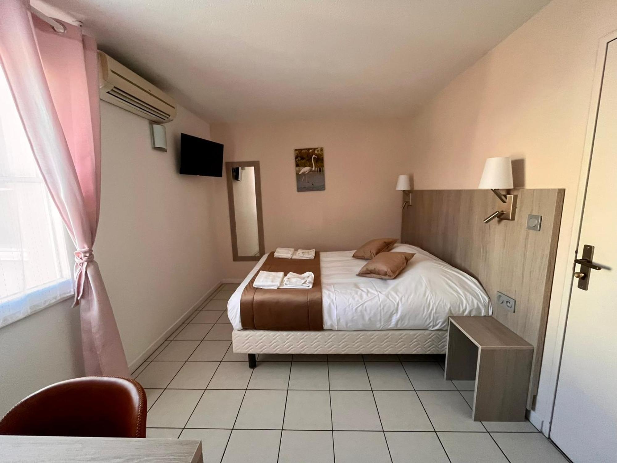 Hotel Les Arcades Saintes-Maries-de-la-Mer Buitenkant foto