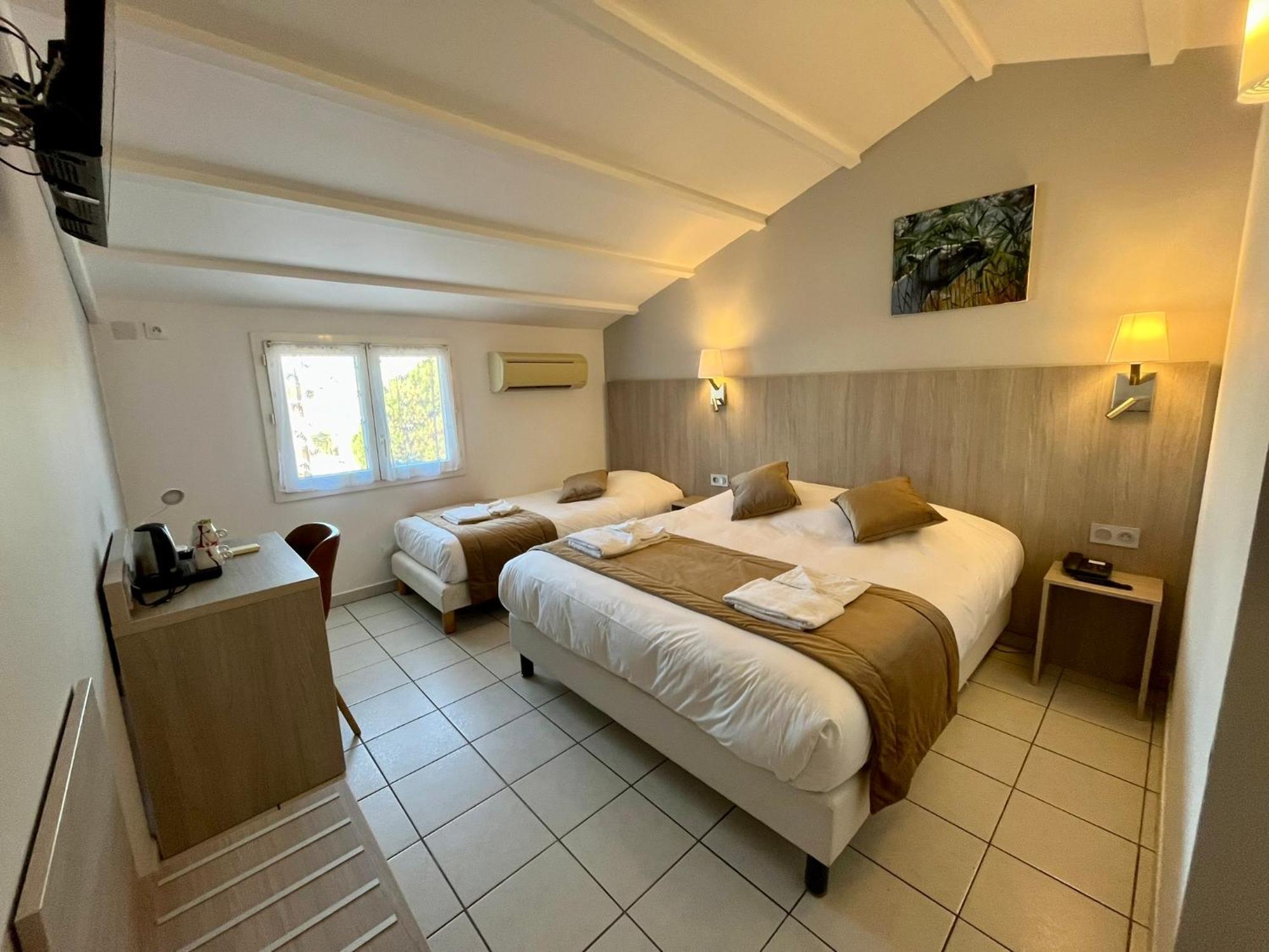 Hotel Les Arcades Saintes-Maries-de-la-Mer Buitenkant foto