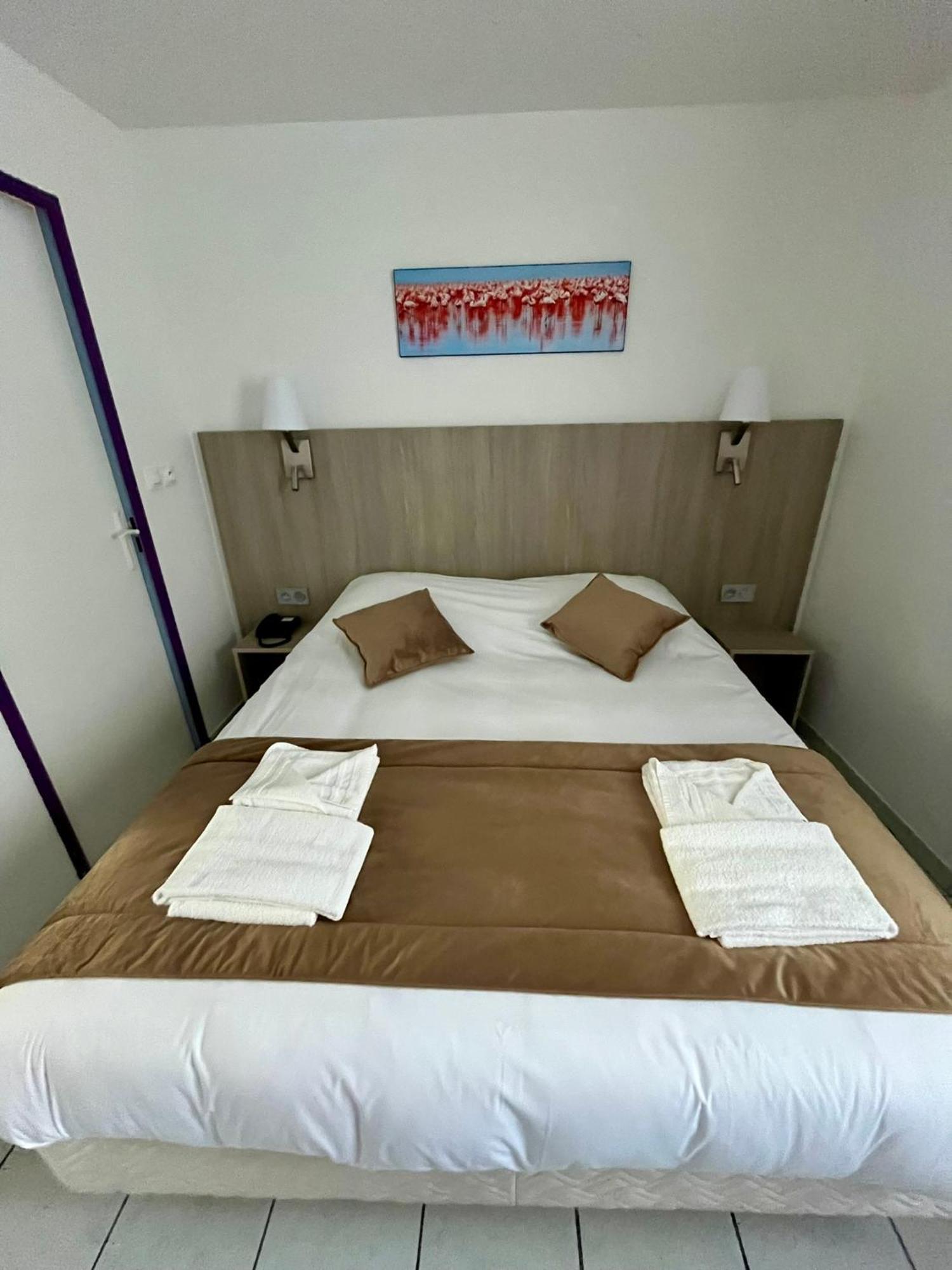 Hotel Les Arcades Saintes-Maries-de-la-Mer Buitenkant foto