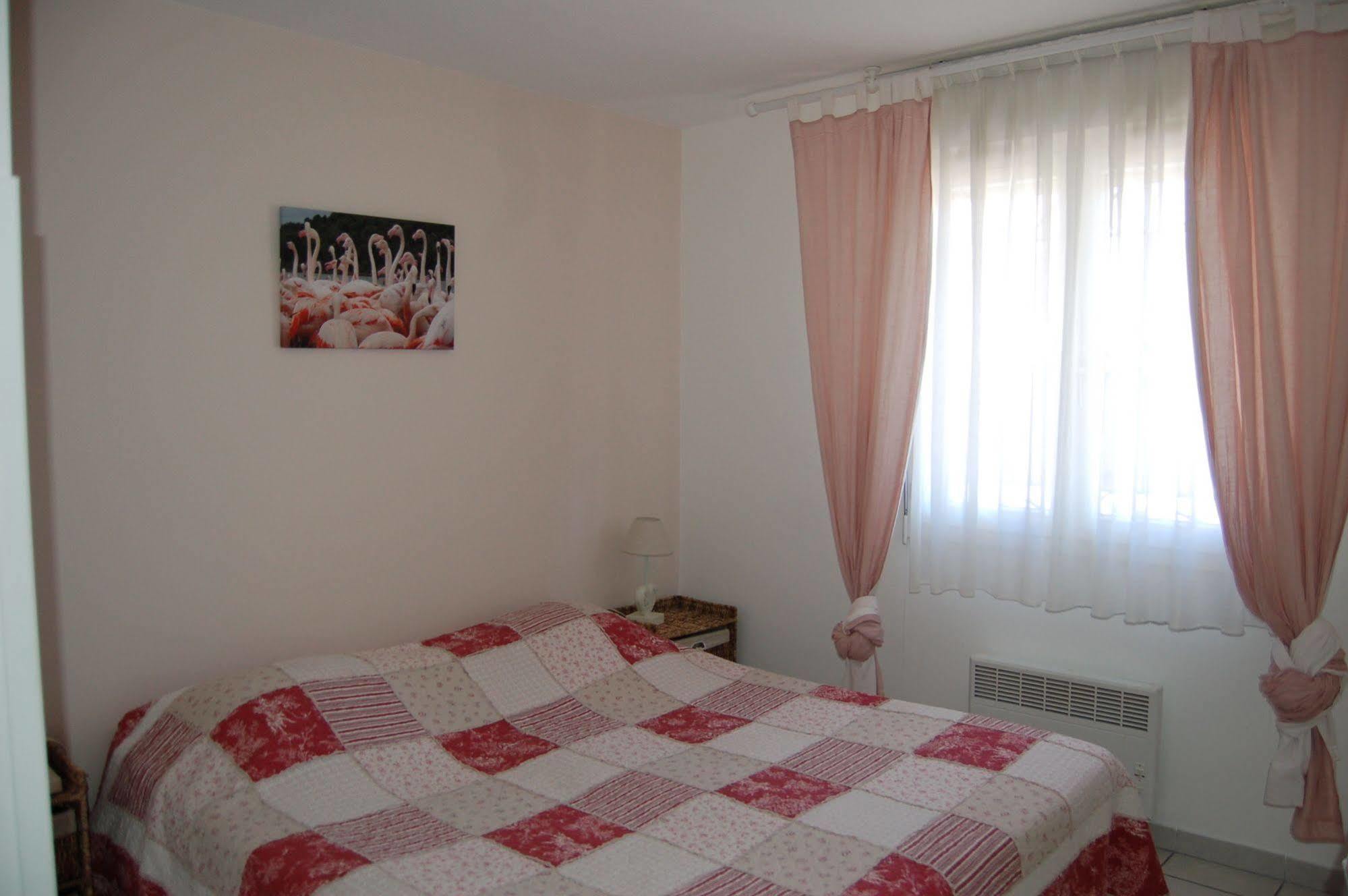Hotel Les Arcades Saintes-Maries-de-la-Mer Buitenkant foto